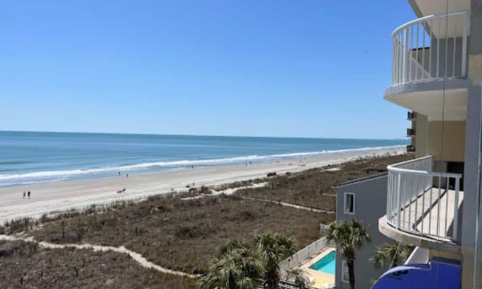 Atlantic Beach Condo | Family sized, beautifully decorated condo on the beach. Spectacular views!