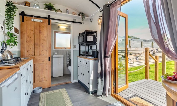 Stenalees House | New Dawn - One Bedroom House, Sleeps 2