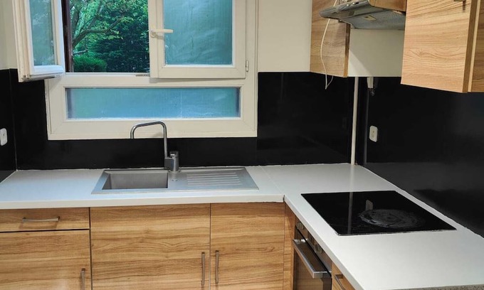 Franconville Apartment | Charmant Appartement Entier 2 Chambres Avec Parking Privé Centre Ville