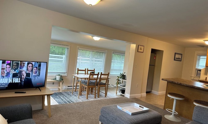 North Kingstown Cottage | Charming Cottage near Wickford Village and Popular RI Beaches!