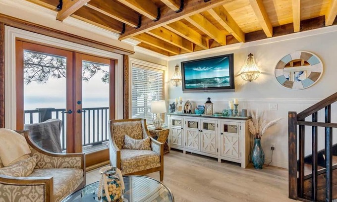 Central Okanagan Cabin | Large Modern Lakefront Cottage! Access to Boat Slip & Beach