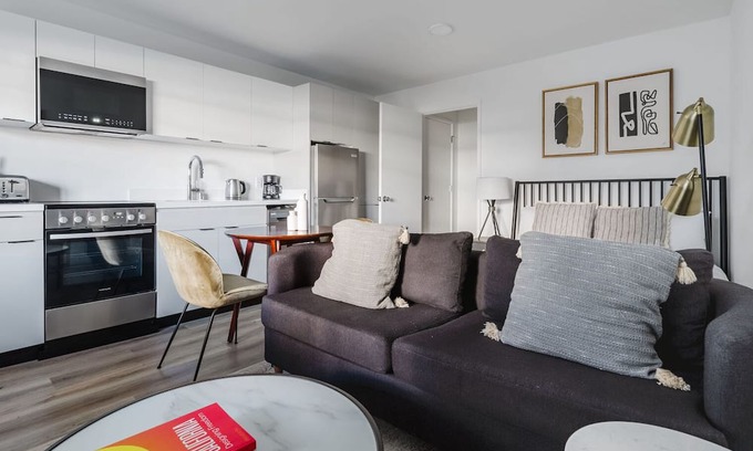 Jack London District Apartment | Exquisite Oakland Studio w/ A/C, near Eclectic Cuisine, by Blueground