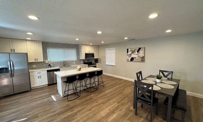 Stockton House | Lovely Charming Home 4 bdrm
