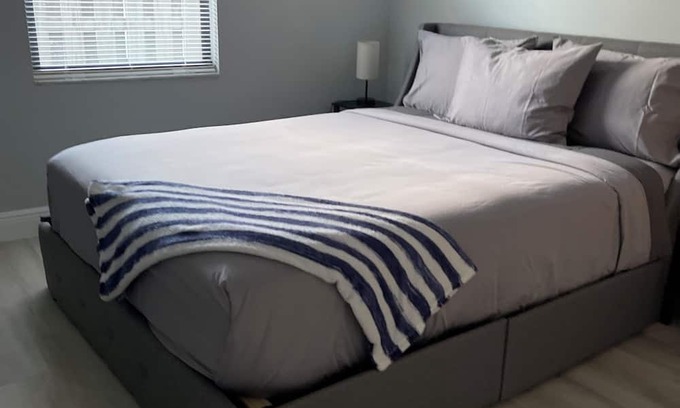 Riviera Beach Apartment | Lux 2 bedroom stay, 7 mins to beach,10 mins to downtown, Clematis, & City Places