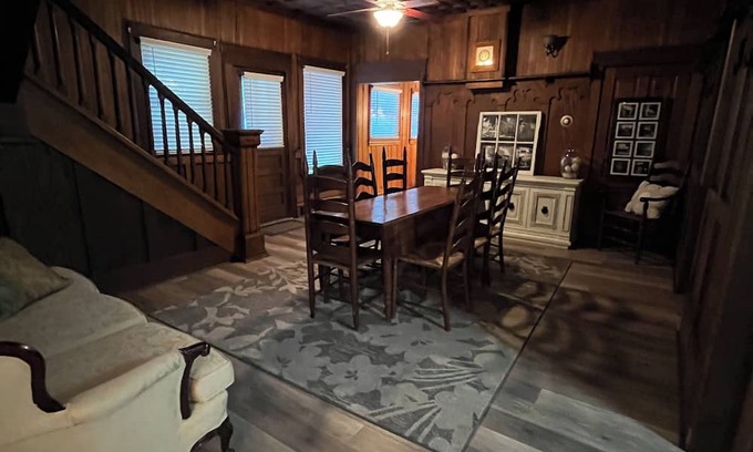 Damascus House | Private room 3 beds shared bath next to Creeper Trail and AT