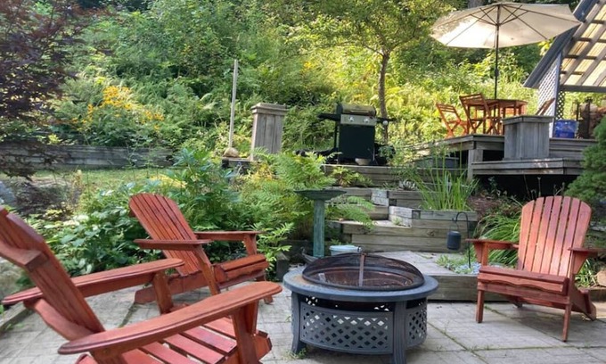 Grafton House | Cottage in Grafton with pond near ski centers