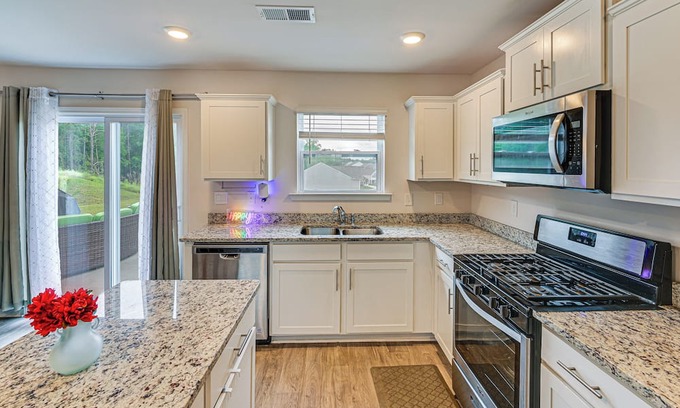 Easley House | Greenville Area Getaway w/ Patio & Backyard!