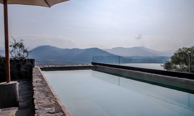 El Santuario House | Sisú, Exceptional Garden In Valle de Bravo