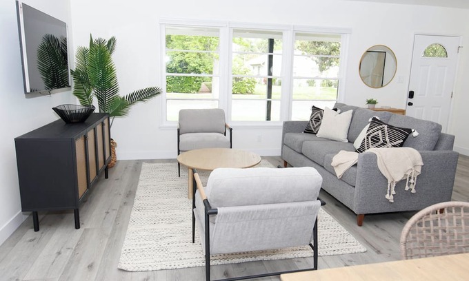 Tarzana House | Revamped Home Near Ventura Blvd in Tarzana.