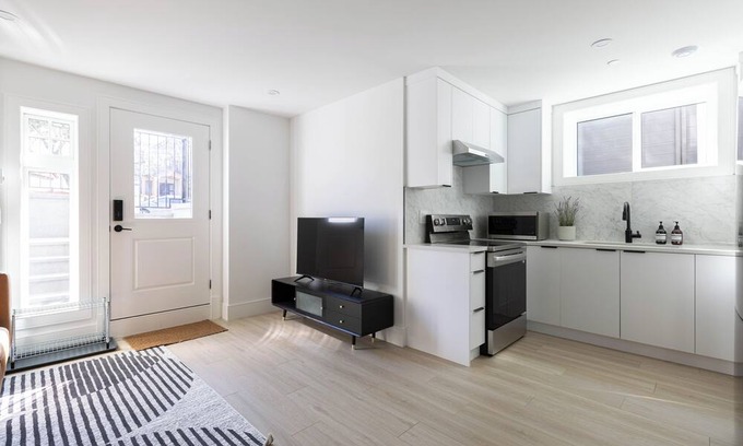 Vancouver South Apartment | Hills House | 15 Min to YVR & Downtown Vancouver