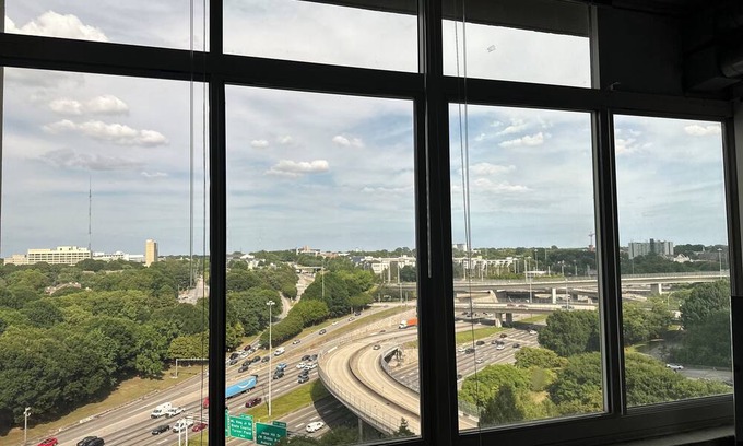 Peachtree Center Apartment | City view and comfort