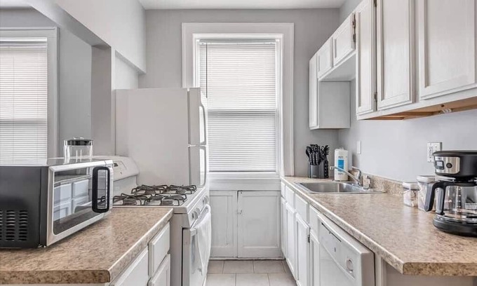 Southwest Garden House | Cozy, Beautiful, First Floor Units (2) in Tower Grove STL 1W/1E