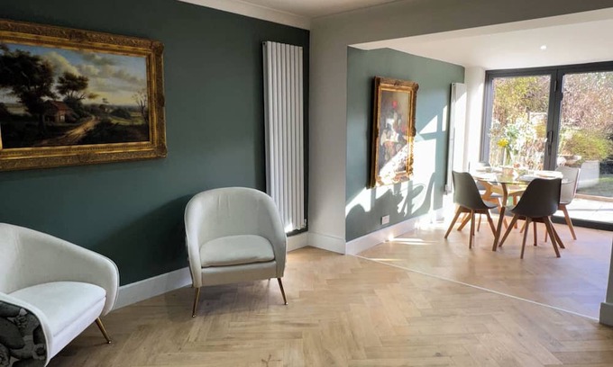 Handforth House | Stylish Home in Handforth near Mcr Airport