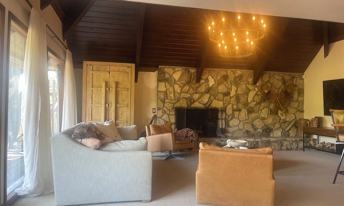 Lake Arrowhead Cabin | Walk to lake! Alpine Relaxing Retreat