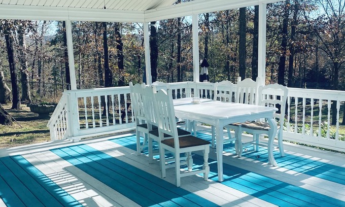 Mid America House | Lakefront! Sleeps 35! Pool&Hot Tub!