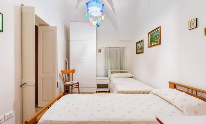Specchia Apartment | Apartment 'Contrada Puzzunovu' with Balcony and Air Conditioning