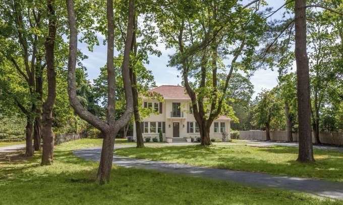 Center Moriches House | Family Friendly “Ocean Nest”