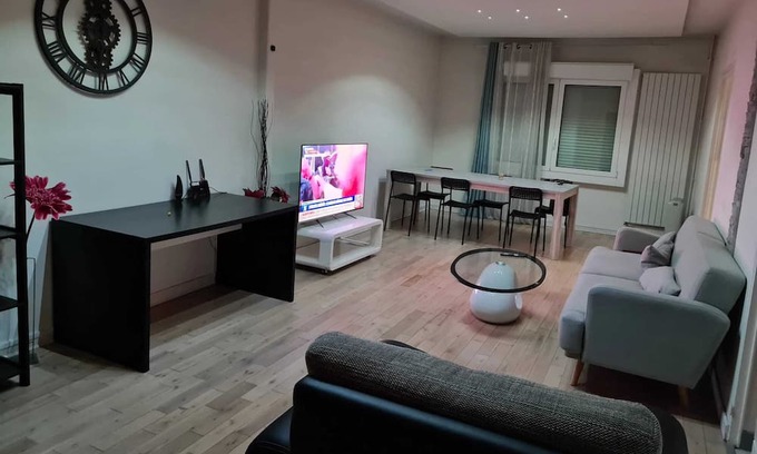 Merignac House | Homerez - Spacious house for 7 ppl. with garden at Mérignac