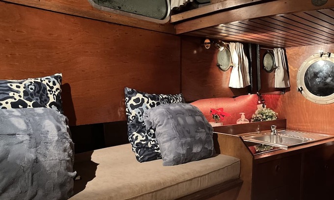 Nieuw-West Boat Rental | Authentic Charm: Aboard 'sunny'
