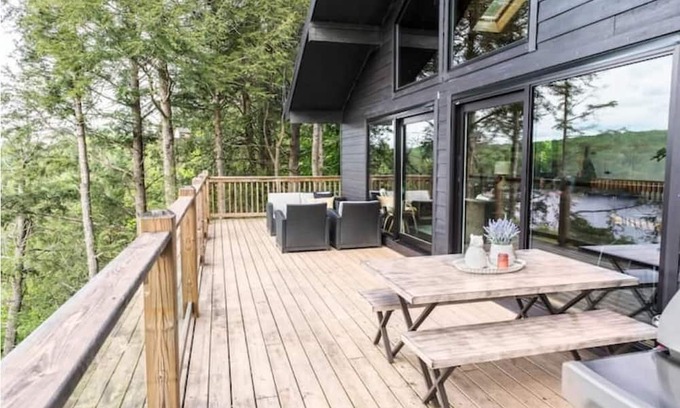 Dysart et al Cottage | The Four Trees Cottage *Breathtaking lake views*