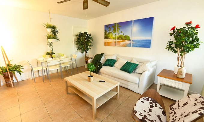 Poinciana Park Apartment | ★ 1 bdr Apartment ★ Beach 6min ★ Downtown 4min