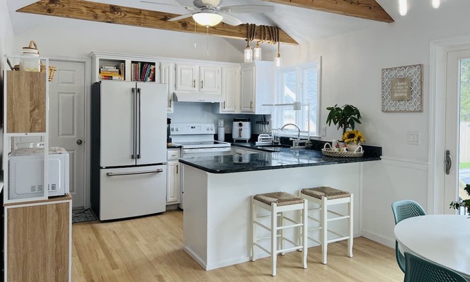 Cotuit House | Cape Cod 2024 -Jacuzzi Hot Tub, Heated Swimming Pool, Game Room & Playground
