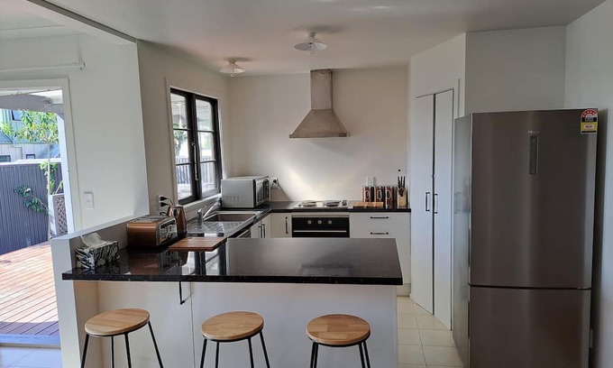 Richmond House | 3bdrm House Central Richmond Sleeps 7. Walking Distance to Central Richmond