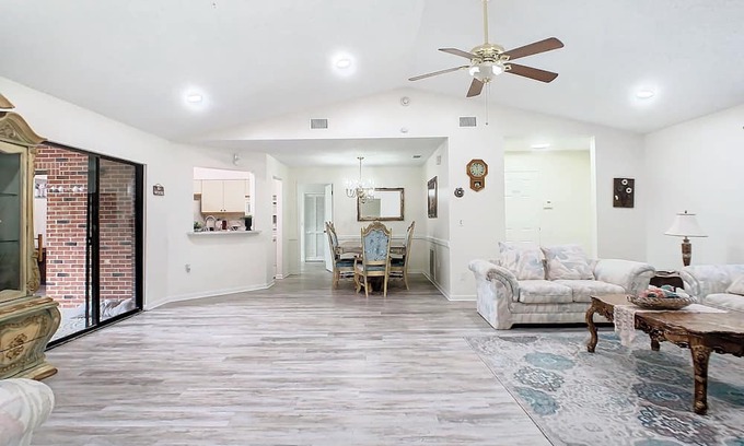 Port Malabar House | Beautiful Spacious 4 BRs Brick Villa-Pet Friendly