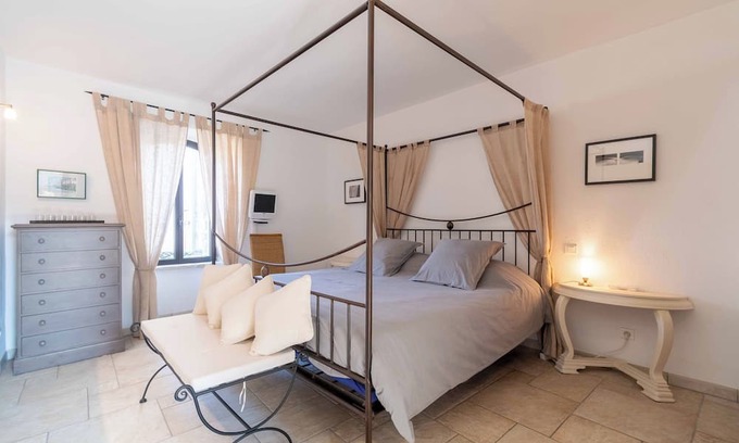 Berrias-et-Casteljau Bed & Breakfast | Chambre D'hôtes La Terrasse - L'antre de Pierres - Ardèche Méridionale
