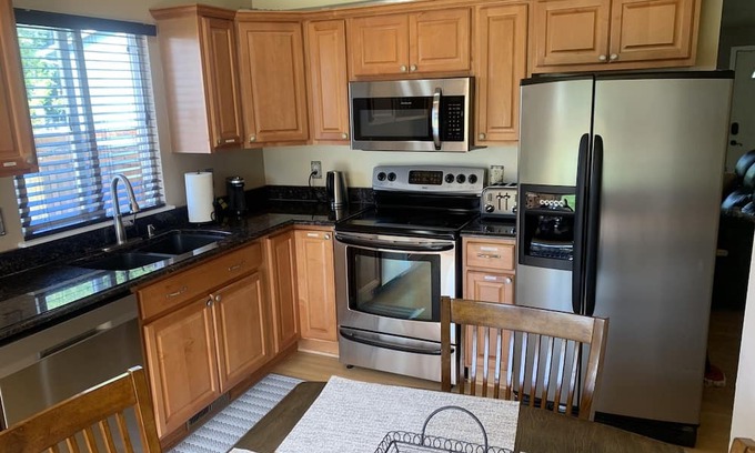 Marysville House | Destination: Relax and Enjoy! Minutes away from Casinos, Outlets, Lake Stevens.