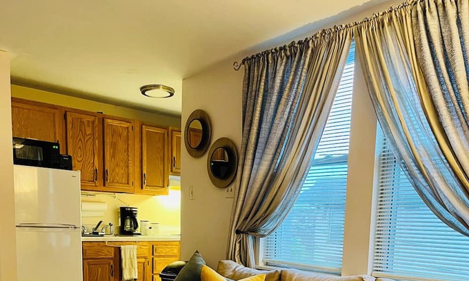 Graduate Hospital Apartment | Cozy one-bedroom apartment in Philly