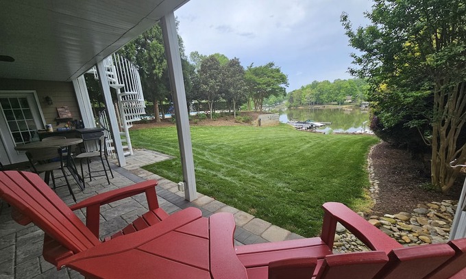 Mooresville House | Lake View, Community Dock and Pool next door, Kayaks, Sleeps 12, boating options