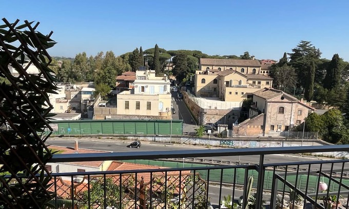 Monteverde Nuovo Apartment | Apartment 'Whitecate - Attico A Roma' with Private Terrace, Wi-Fi and Air Conditioning