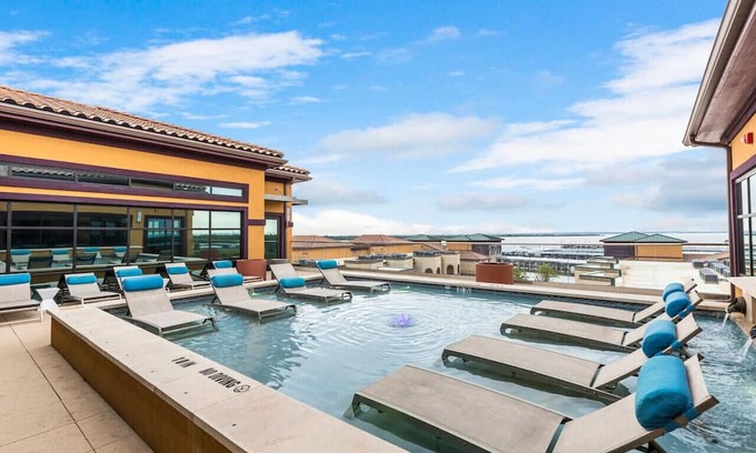 Lewisville Apartment | Luxurious Lakeside Retreat: 1BD Pool & Gym