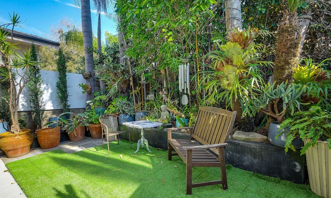 Santa Monica Canyon Apartment | Well-Designed Santa Monica Studio < 1 Mi to Beach