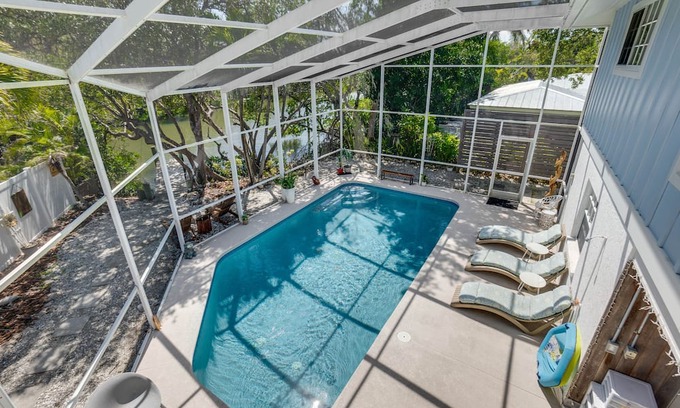 Anna Maria House | 2 Bed & 2 Bath with pool and gym on canal