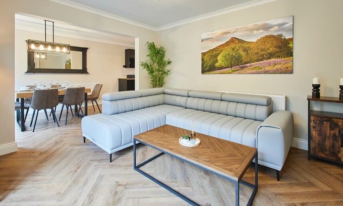 Great Ayton House | Host & Stay | Roseberry Topping Townhouse