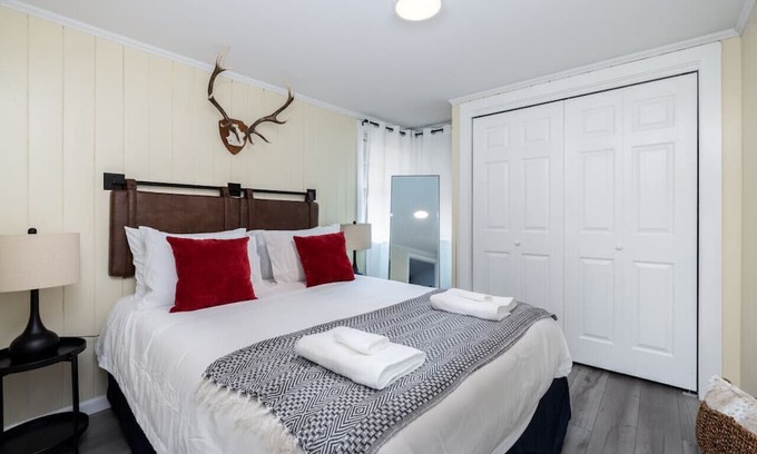 Old Mystic Apartment | The Avery Flat · Near Mystic, Casinos + USCGA