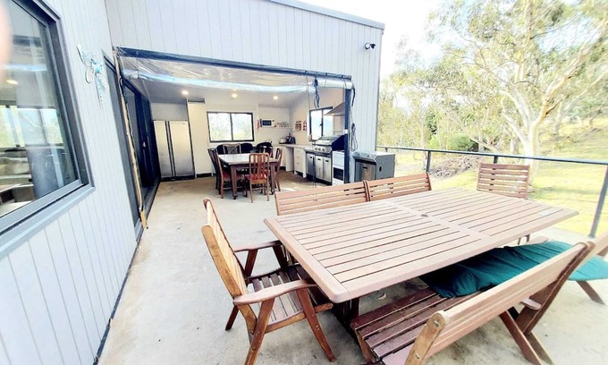 Jindabyne Cabin | HUGE 9 Bedroom house, 6 Bathrooms, 2 Lounge rooms, 2 kitchens, Private Gardens