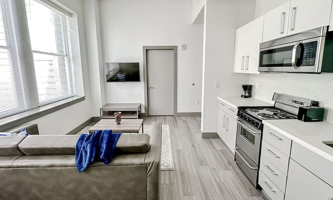 Springfield Apartment | Sleepover: Unforgettable 1BD/1BA- Downtown Springfield