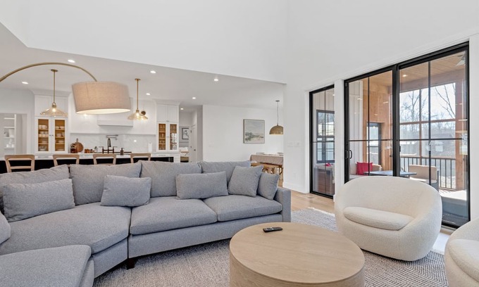 Poughkeepsie House | Spacious New 5-bedroom holiday house in lovely Hudson Valley