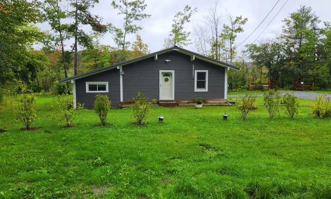 Richmond Cottage | Charming 2-bedroom cottage with WiFi, AC in lovely Richmond
