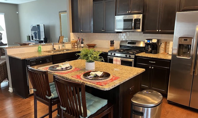 Southwest Raleigh House | Convenient to Everything - Raleigh!
