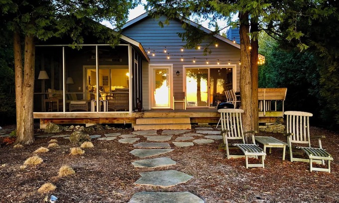 Sturgeon Bay House | The Villa -A Fabulous Waterfront Cottage