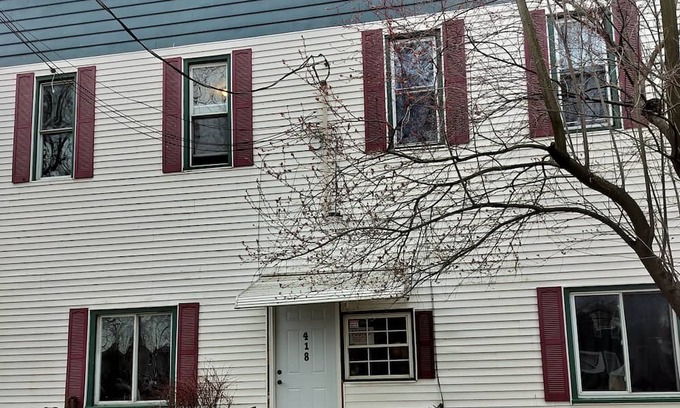 Conneaut Apartment | Quite residential building with roof access for the eclipse. close to lake Erie