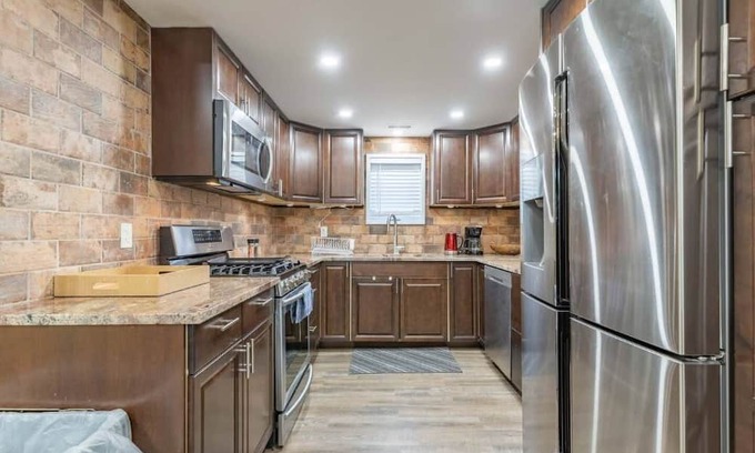 Quinte West House | Riverside Cottage Escape