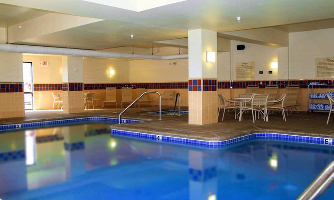 Kingman House | Scenic Road Trip Stop: Comfy Suite with Free Breakfast, Pool | 2 Units