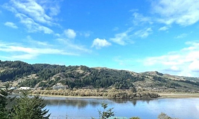 Gold Beach Resort | Rogue River Landing #31A