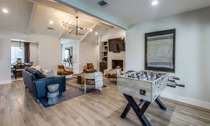 College Station House | 3 Mi to Kyle Field-1.5 Acre-Fire Pit/Patio-3500 sf