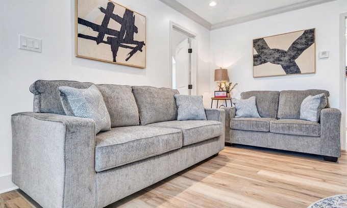 Tulane - Gravier House | Modern Comfort in NOLA: 3BR, 2BA Mid-City - Close to Downtown